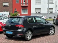 Gebraucht VW Golf VII Trendline 110 PS (80 kW) 2018 Deep black Limousine