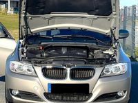 Gebraucht BMW 320 177 PS (130 kW) 2010 Gold Limousine