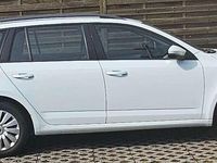 Gebraucht Skoda Octavia Ambition 105 PS (77 kW) 2015 Weiß Kleinwagen