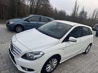 Gebraucht Mercedes B180 122 PS (89 kW) 2012 Weiß Van / Kleinbus