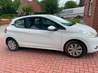 Gebraucht Peugeot 208 82 PS (60 kW) 2014 Weiß Kleinwagen