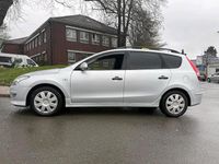 Gebraucht Hyundai i30 109 PS (80 kW) 2011 Silber Kombi