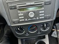 Gebraucht Ford Fiesta Ambiente 69 PS (50 kW) 2007 Grau Kleinwagen