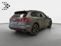 Gebraucht VW Touareg R-line 340 PS (250 kW) 2024 Siliziumgrau matt SUV