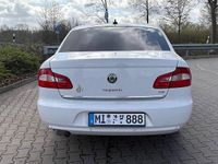 Gebraucht Skoda Superb 160 PS (117 kW) 2011 Weiß Limousine