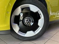 Gebraucht VW ID. Buzz Pro 150 kW (204 PS) 2024 Candyweiß/limonengelb meta... Van / Kleinbus