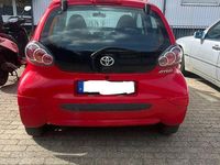 Gebraucht Toyota Aygo 68 PS (50 kW) 2010 Rot Kleinwagen