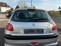 Gebraucht Peugeot 206 60 PS (44 kW) 2004 Silber Kleinwagen