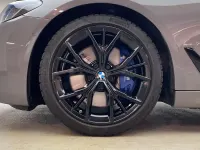 Gebraucht BMW M550 Efficient Dynamics 530 PS (389 kW) 2021 Berninagrau bernsteineffekt Limousine