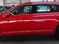 Gebraucht VW Passat 122 PS (89 kW) 2023 Rot Kombi