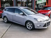 Gebraucht Ford Focus Champions Edition 140 PS (102 kW) 2012 Mica stonesilber/grau Limousine