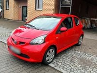 Gebraucht Toyota Aygo 70 PS (51 kW) 2007 Rot Kleinwagen