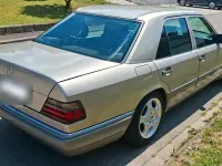 Gebraucht Mercedes E250 113 PS (83 kW) 1993 Silber Limousine