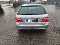 Gebraucht Mercedes E240 Classic 177 PS (130 kW) 2003 Silber Limousine