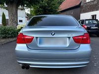 Gebraucht BMW 318 143 PS (105 kW) 2011 Blau Limousine