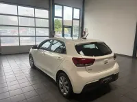Używany Kia Rio Vision 84 KM (61 kW) 2023 Biały Hatchback