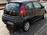 Gebraucht Peugeot 107 68 PS (50 kW) 2011 Schwarz Kleinwagen