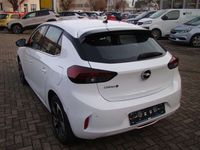 Gebraucht Opel Corsa-e Elegance 100 kW (136 PS) 2024 Lack weiss banquise/typ aussenverkleidung spiegel flach standard Kleinwagen