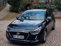 Gebraucht Hyundai i30 Premium 120 PS (88 kW) 2017 Schwarz Limousine