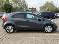 Second-hand Kia Rio 109 CP (80 kW) 2014 Gri Berlinǎ