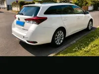Gebraucht Toyota Auris Hybrid 99 PS (72 kW) 2015 Weiß Kombi