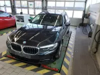 Gebraucht BMW 520 Performance 190 PS (139 kW) 2022 Saphirschwarz (metallic) Kombi