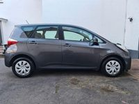 Gebraucht Toyota Verso-S Cool 99 PS (72 kW) 2012 Grau Van / Kleinbus