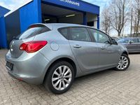 Używany Opel Astra Active 140 KM (102 kW) 2013 Srebrny Sedan/Limuzyna