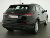 Gebraucht Audi Q4 e-tron Comfort 125 kW (170 PS) 2023 Mythosschwarz metallic SUV