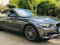 Gebraucht BMW 320 184 PS (135 kW) 2013 Grau Limousine
