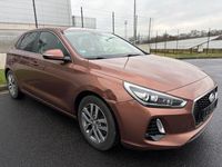 Gebraucht Hyundai i30 Intro Edition 120 PS (88 kW) 2017 Grau Limousine