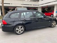 Gebraucht BMW 318 143 PS (105 kW) 2010 Schwarz Limousine