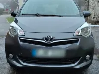 Gebraucht Toyota Verso-S 99 PS (72 kW) 2011 Grau Van / Kleinbus