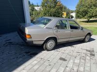 Gebraucht Mercedes 190 122 PS (89 kW) 1986 Limousine