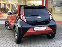 Neu Toyota Aygo X 72 PS (52 kW) 2025 Chili red / night sky black SUV