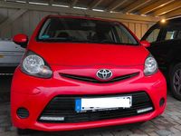 Gebraucht Toyota Aygo 68 PS (50 kW) 2013 Rot Kleinwagen