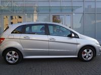 Gebraucht Mercedes B150 95 PS (69 kW) 2009 Silber Van / Kleinbus