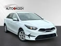 Używany Kia Ceed 101 KM (74 kW) 2025 Biały Hatchback