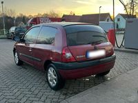 Gebraucht Renault Clio II 97 PS (71 kW) 2001 Rot Kleinwagen