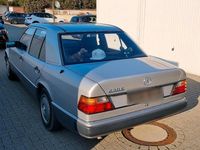 Gebraucht Mercedes E230 132 PS (97 kW) 1992 Silber Limousine
