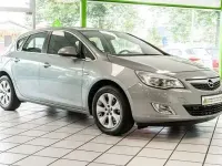 Gebraucht Opel Astra Cosmo 140 PS (102 kW) 2010 Silbersee/perl silber (m2) Limousine