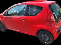 gebraucht Peugeot 107 rot