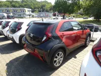 Gebraucht Toyota Aygo X Pulse 72 PS (52 kW) 2022 Chili red )/ black mica SUV