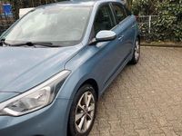 Gebraucht Hyundai i20 Style 101 PS (74 kW) 2015 Blau Kleinwagen