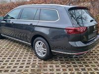 Gebraucht VW Passat Elegance 150 PS (110 kW) 2021 Grau Kombi
