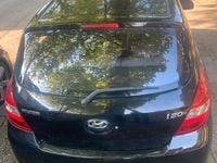 Gebraucht Hyundai i20 78 PS (57 kW) 2010 Schwarz Kleinwagen