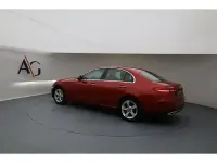 Gebraucht Mercedes C300e 204 PS (150 kW) 2021 Manufaktur exklusiv hyazinthrot metallic Limousine