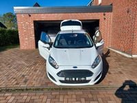 Gebraucht Ford Fiesta Trend 101 PS (74 kW) 2013 Weiß Kleinwagen