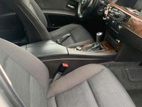 Gebraucht BMW 523 177 PS (130 kW) 2006 Silber Limousine