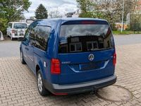 gebraucht VW Caddy Maxi blau 2,0 TDI 75kW 5 Sitze, 7 möglich.